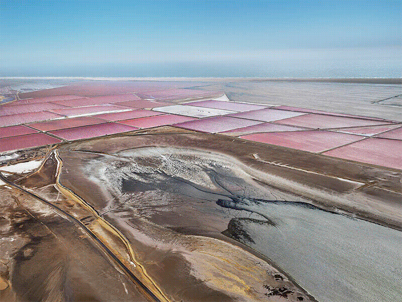 The Industrial Sublime: Edward Burtynsky Takes the Long View