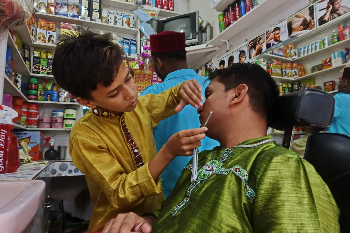 kids working in saloon in very early age<p>© MD Saiful Amin</p>