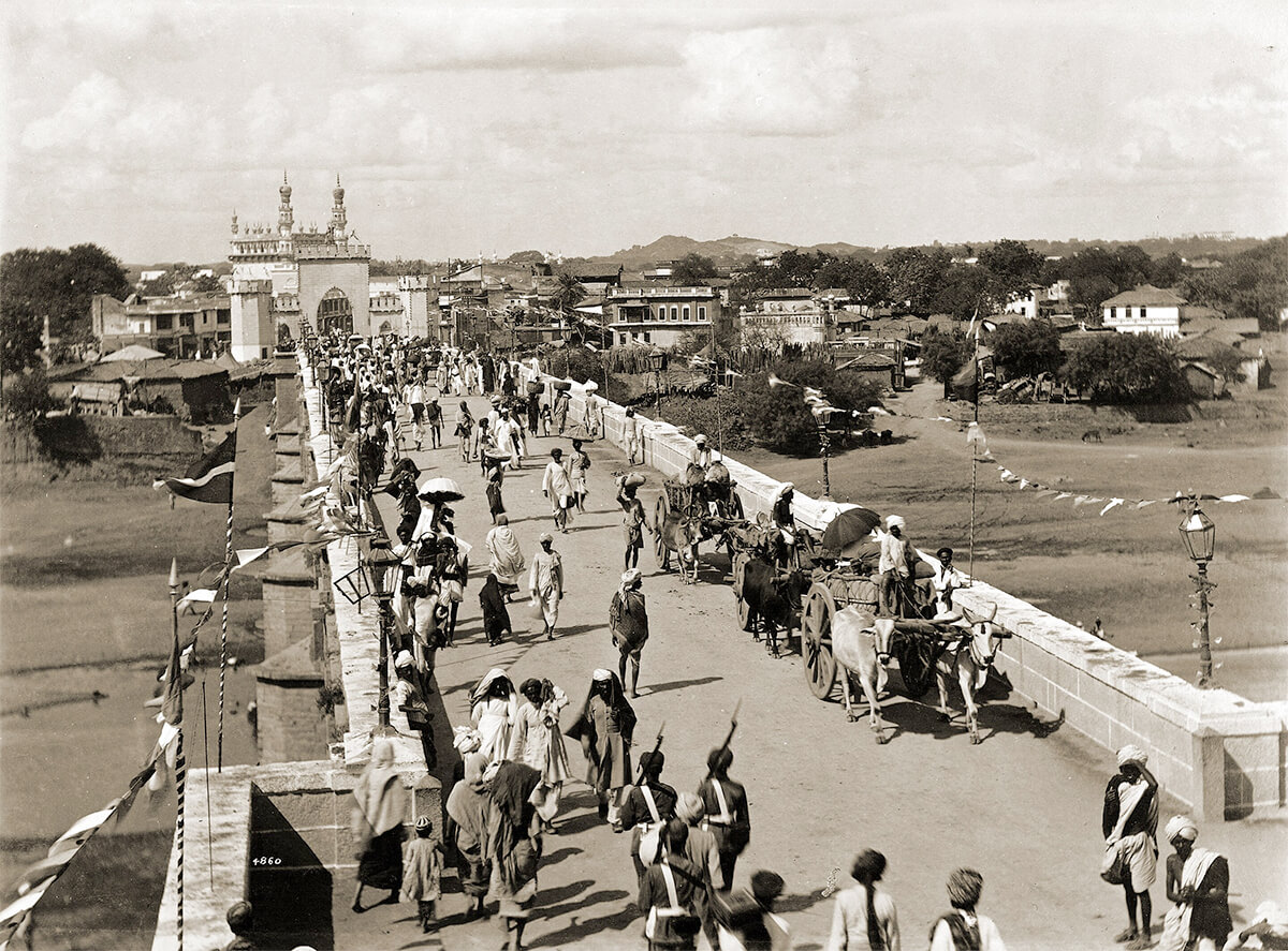 Entrance bridge to Hyderabad, India, 1880<p>© Lala Deen Dayal</p>