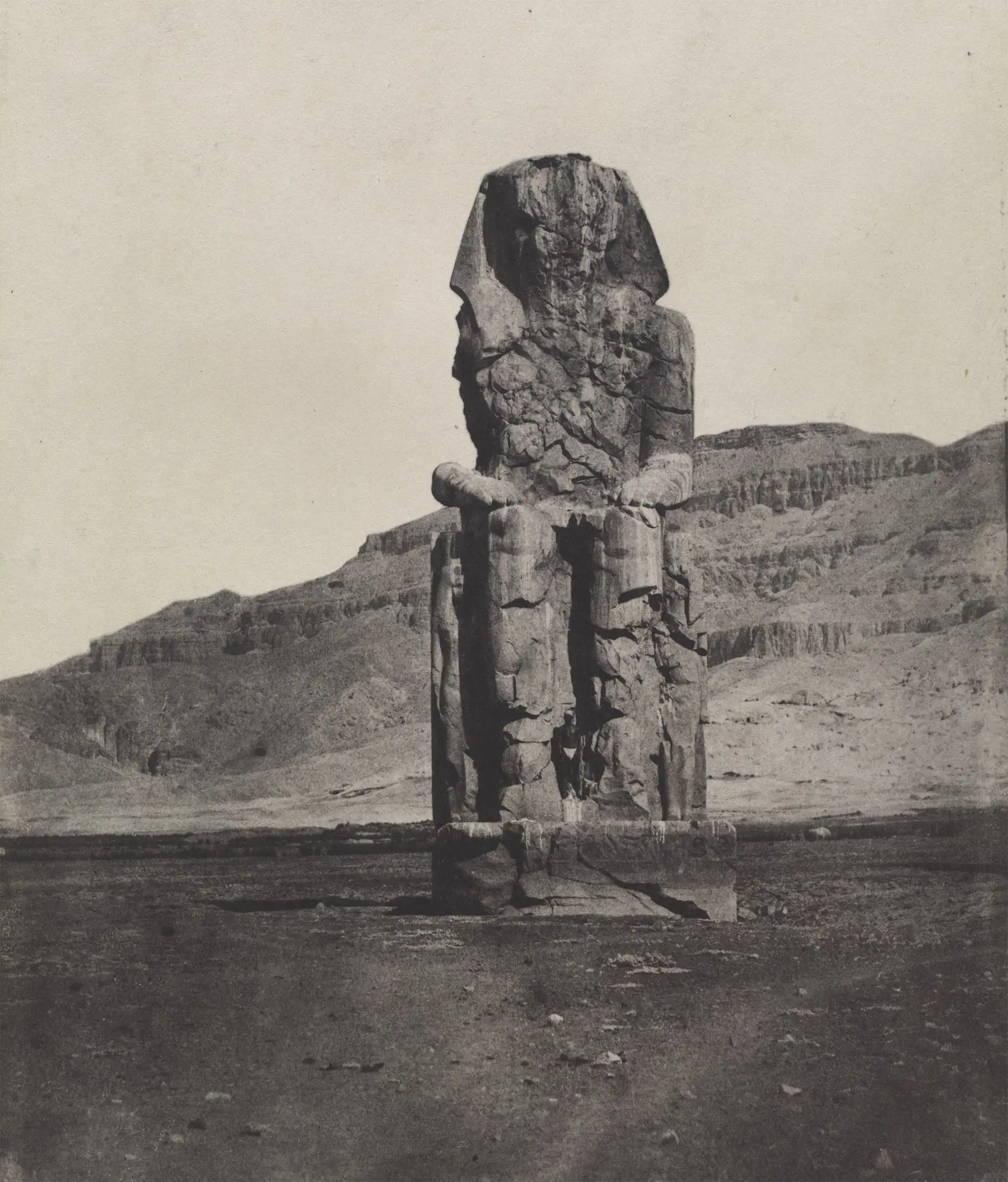 Égypte, Nubie, Palestine et Syrie. Colossol Monolith of Amenhotep III, Gournah, between 1849 and 1851.<p>© Maxime Du Camp</p>