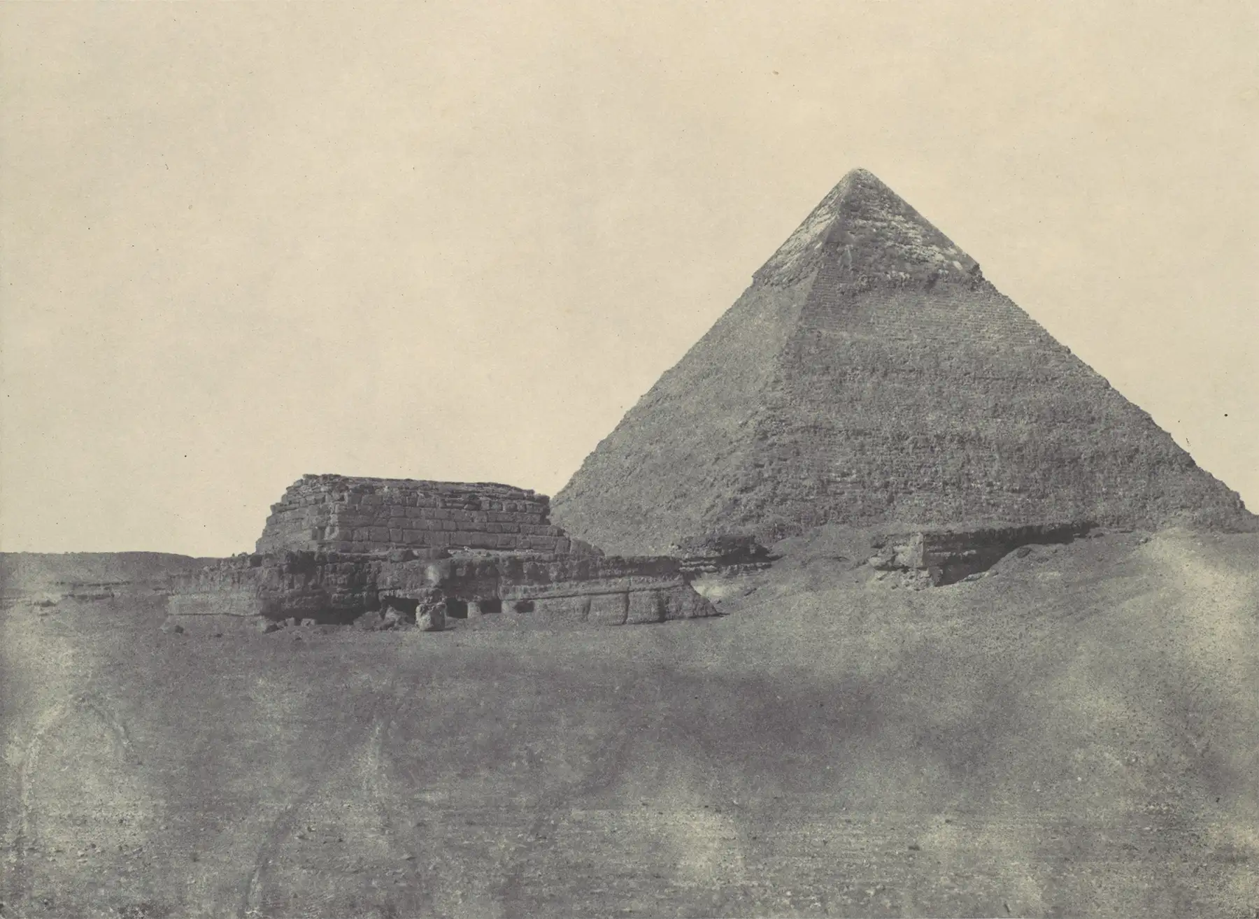 Égypte Moyenne. Pyramide de Chéphren, 1850 - photograph by Maxime Du Camp (MET, 1981.1229.6.1)<p>© Maxime Du Camp</p>