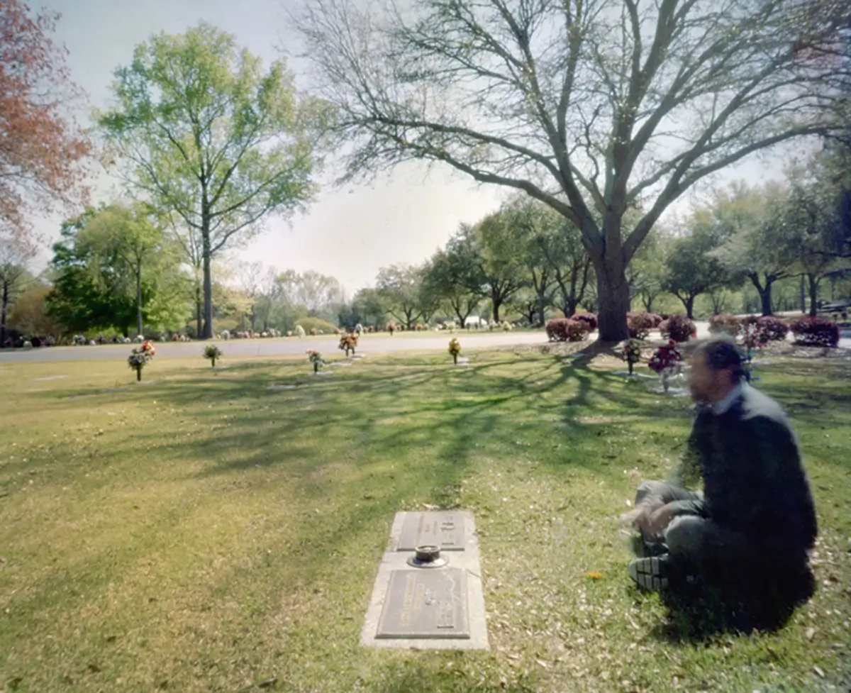 For a Visit with Dad and a Bottle of Water<p>© Eugene Ellenberg</p>