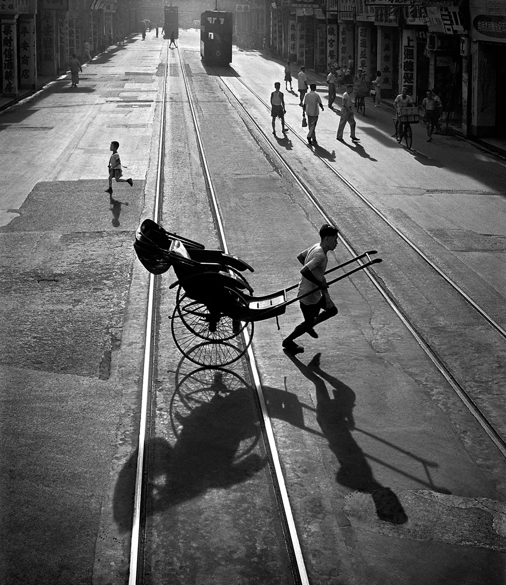 Blue Lotus Gallery, Fan Ho 何藩, Different Directions, Hong Kong 1958<p>© Fan Ho</p>