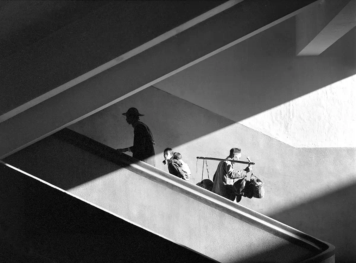 Blue Lotus Gallery, Fan Ho 何藩, Sun Rays, Hong Kong 1959<p>© Fan Ho</p>