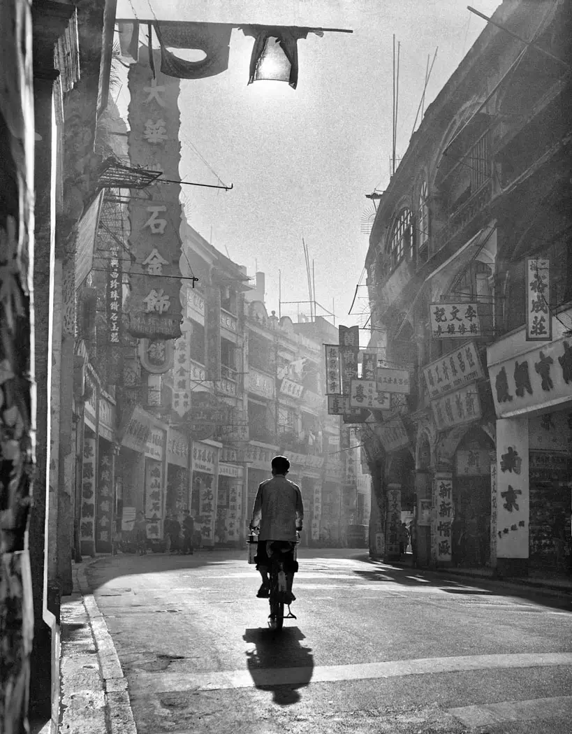 Blue Lotus Gallery, Fan Ho 何藩, The Lone Ranger, 1954<p>© Fan Ho</p>