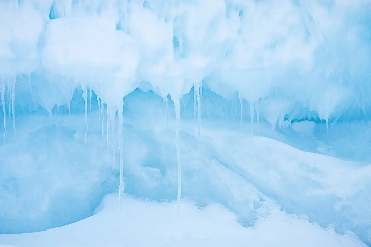 Baffin Island Ice Cave<p>© Debbie McCulliss</p>