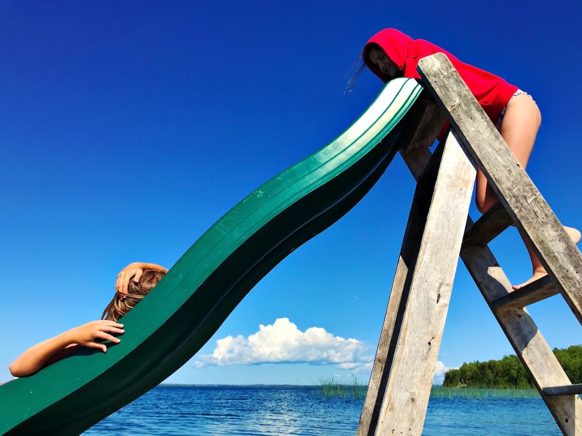 Sisterly convensation on Manitoulin Island<p>© Julia Nathanson</p>