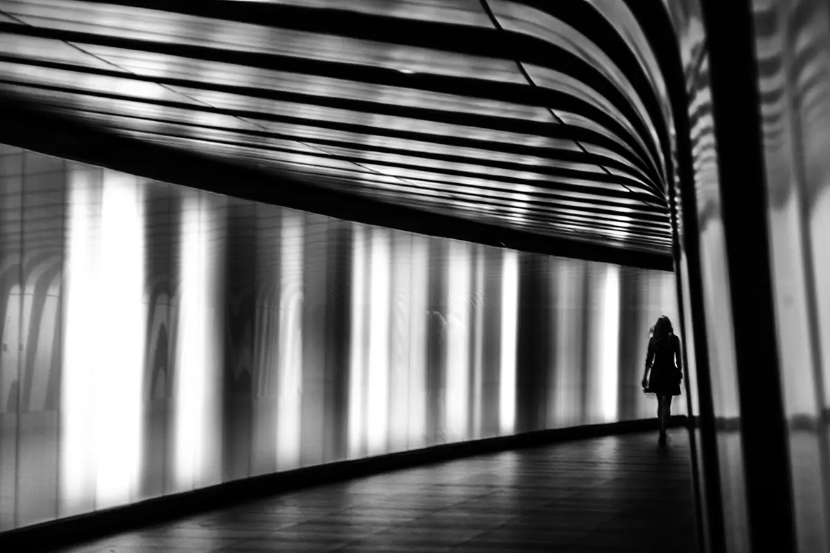 Girl in Tunnel<p>© Colin Page</p>