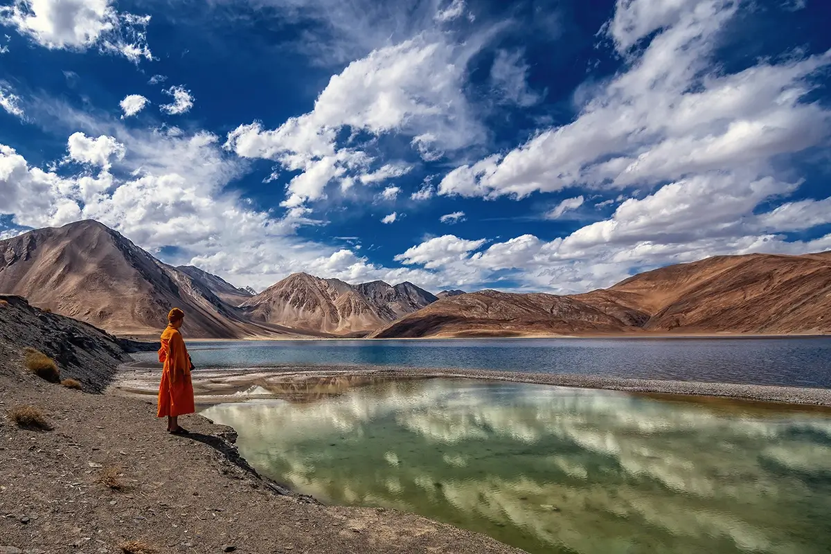 Monk at Pangong Tso Lake<p>© Saurabh Sirohiya</p>