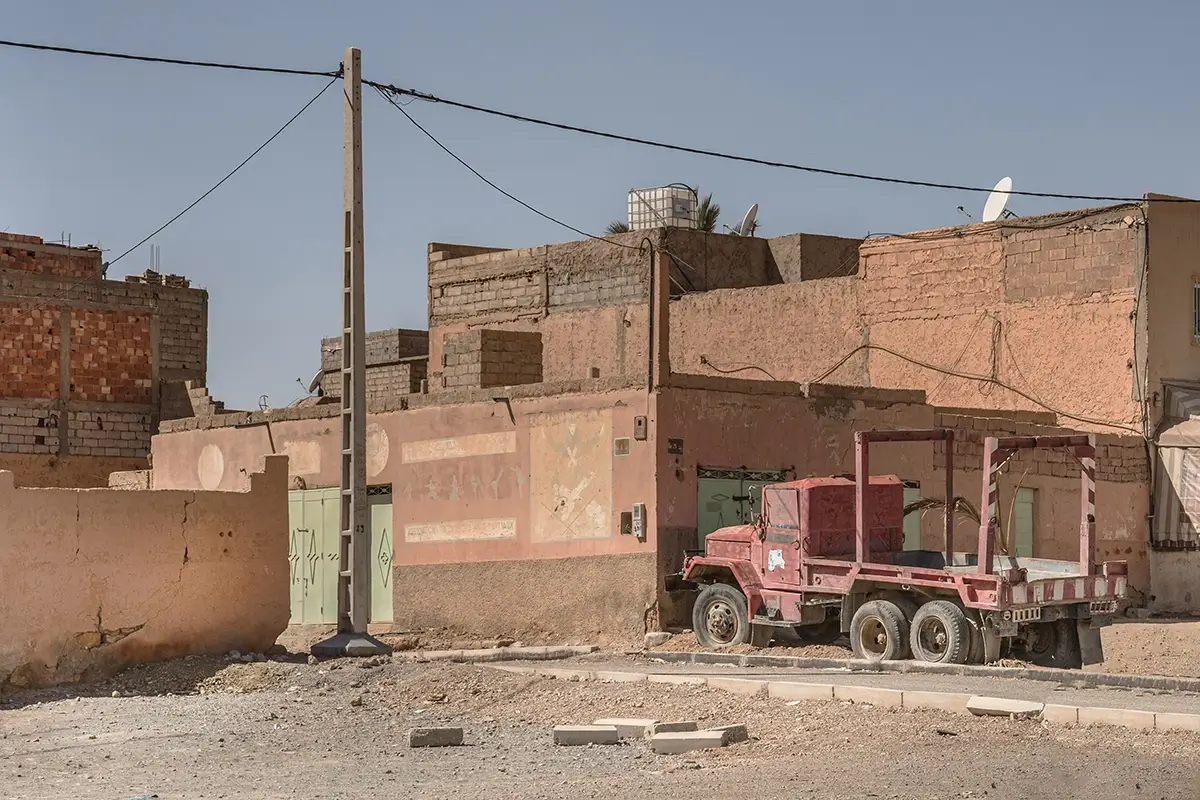 Waiting for Palms - A Red Truck<p>© Peter Ydeen</p>